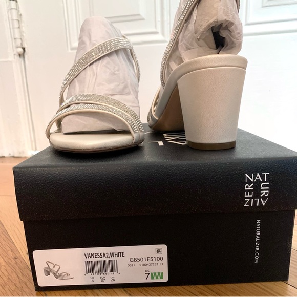 Naturalizer White Crystal Block Heel Evening Sandal 7 Wide - Perfect for Bridal - Picture 8 of 9